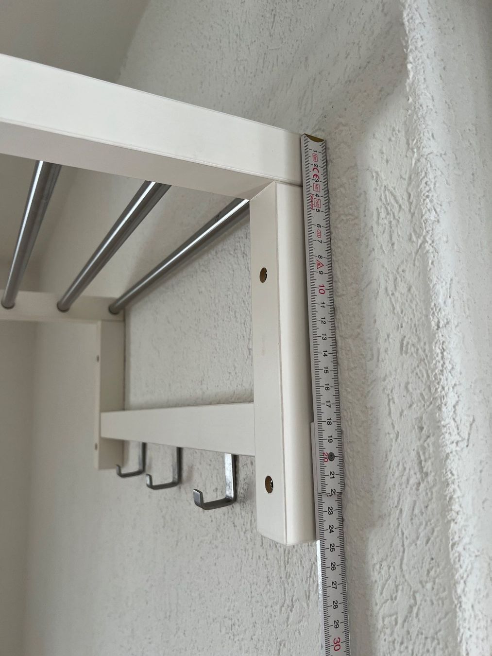 Garderobe: Kompakte Wandgarderobe / Hängegarderobe – Gebraucht aus Schlieren von Sneakerdino 3