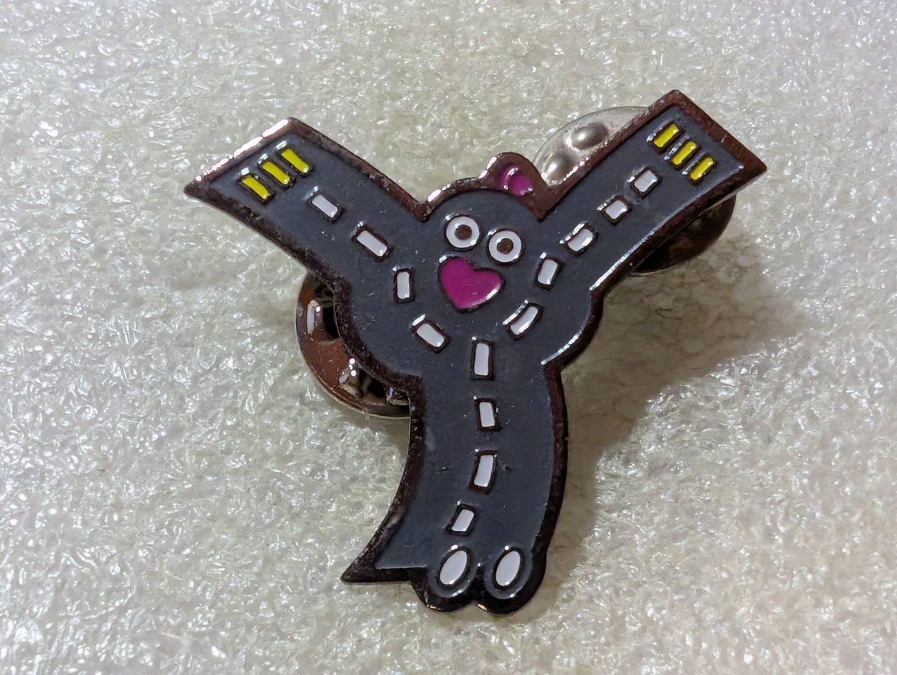 Placchette & Badge: Ansteckpin 105: Kreisverkehr – Usato da Oppligen venduto da Pin-Fall-Shop