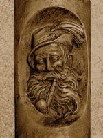 Schönes Relief aus Giessholz eines pfeifenrauchendem Manns