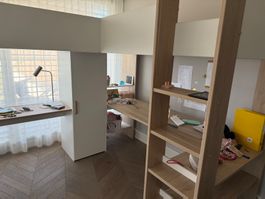 Doppel Hochbett mit Schreibtisch und Stauraum, weiss/Holz