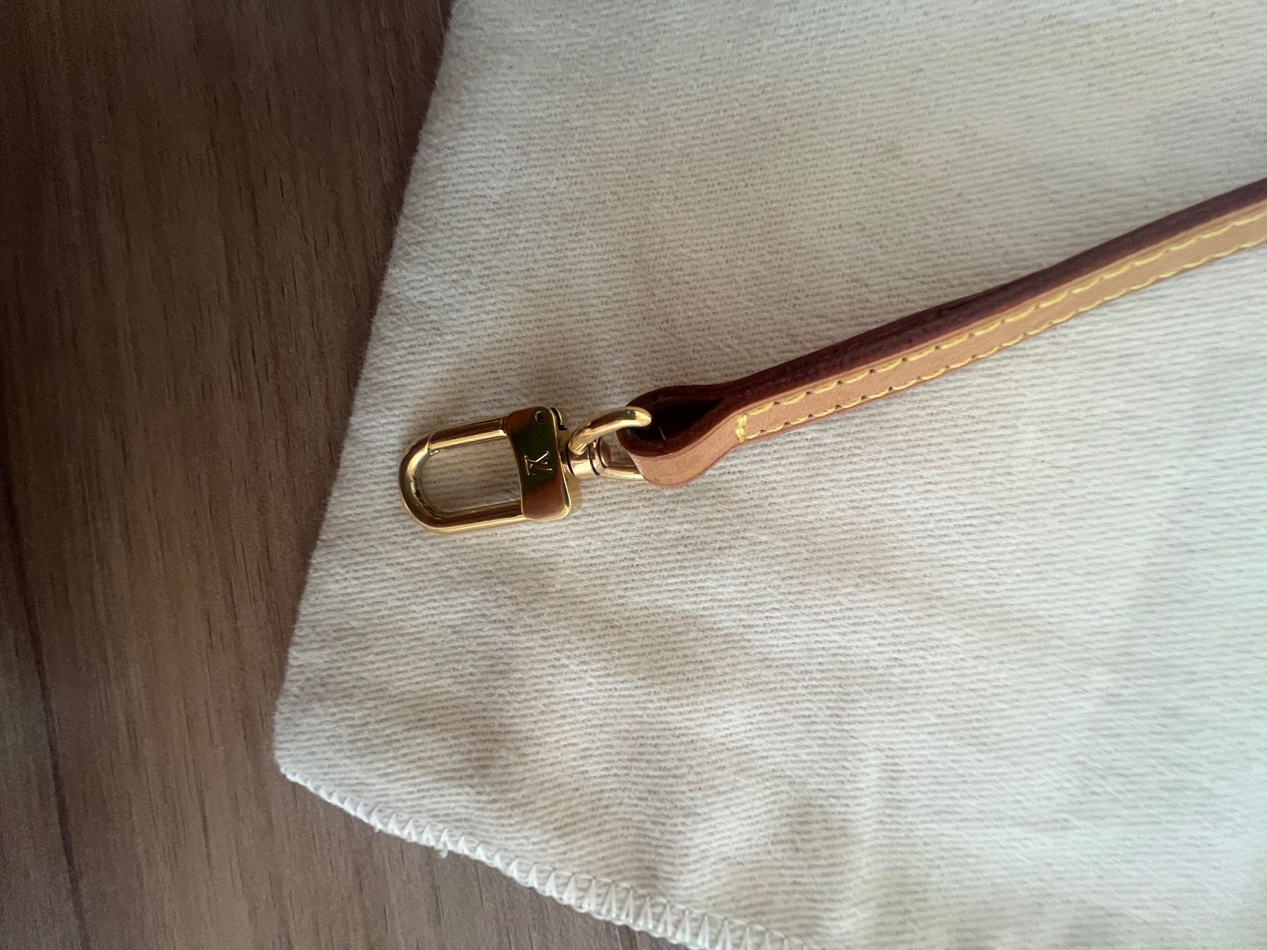Louis Vuitton Sacs femmes: Louise Vuitton bag strap, new – D'occasion à Arzier Le Muids par oma_w5bq 1