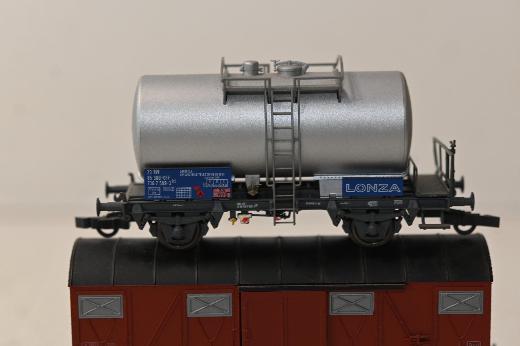 Fleischmann Modellini di ferrovie: Güterwagen Fleischmann HO/DC mit OVP , 2 Stück – Usato da Laupen ZH venduto da Zmoewe 5