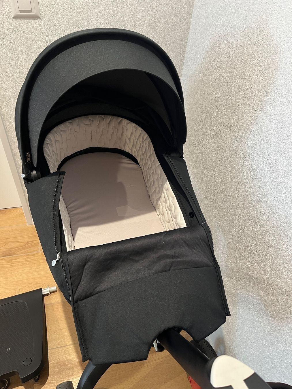 Stokke Poussette: Stokke Xplory V6 schwarz – D'occasion à Sennhof par Dealmonster 2