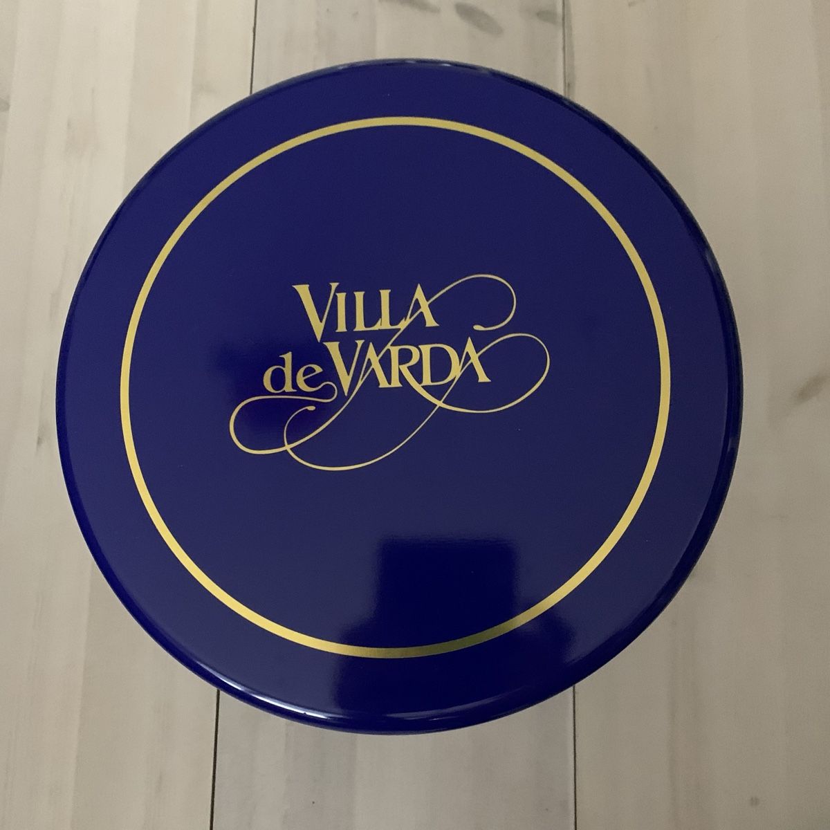 Contenitori & Simili: Große Panettone Blechdose / Dose Villa de Varda – Usato da Hinteregg venduto da GARANTA 5
