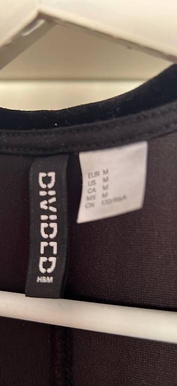Tute: Samt-Jumpsuit 36/38 in schwarz  – Usato da Basel venduto da Findus78 4