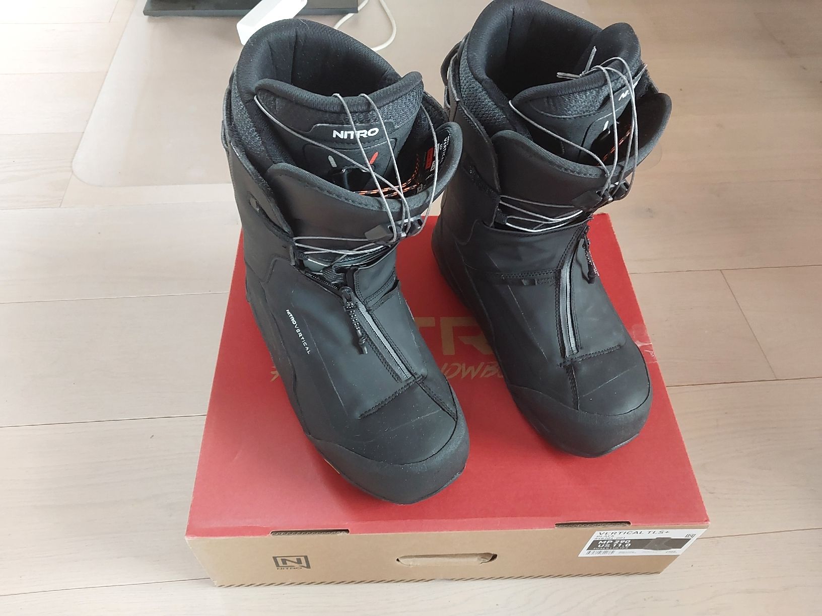 Snowboard Nitro Scarpe da uomo: Nitro Vertical TLS+ 29.0 – Nuovo (secondo la descrizione) da St-Prex venduto da hotel_bravo