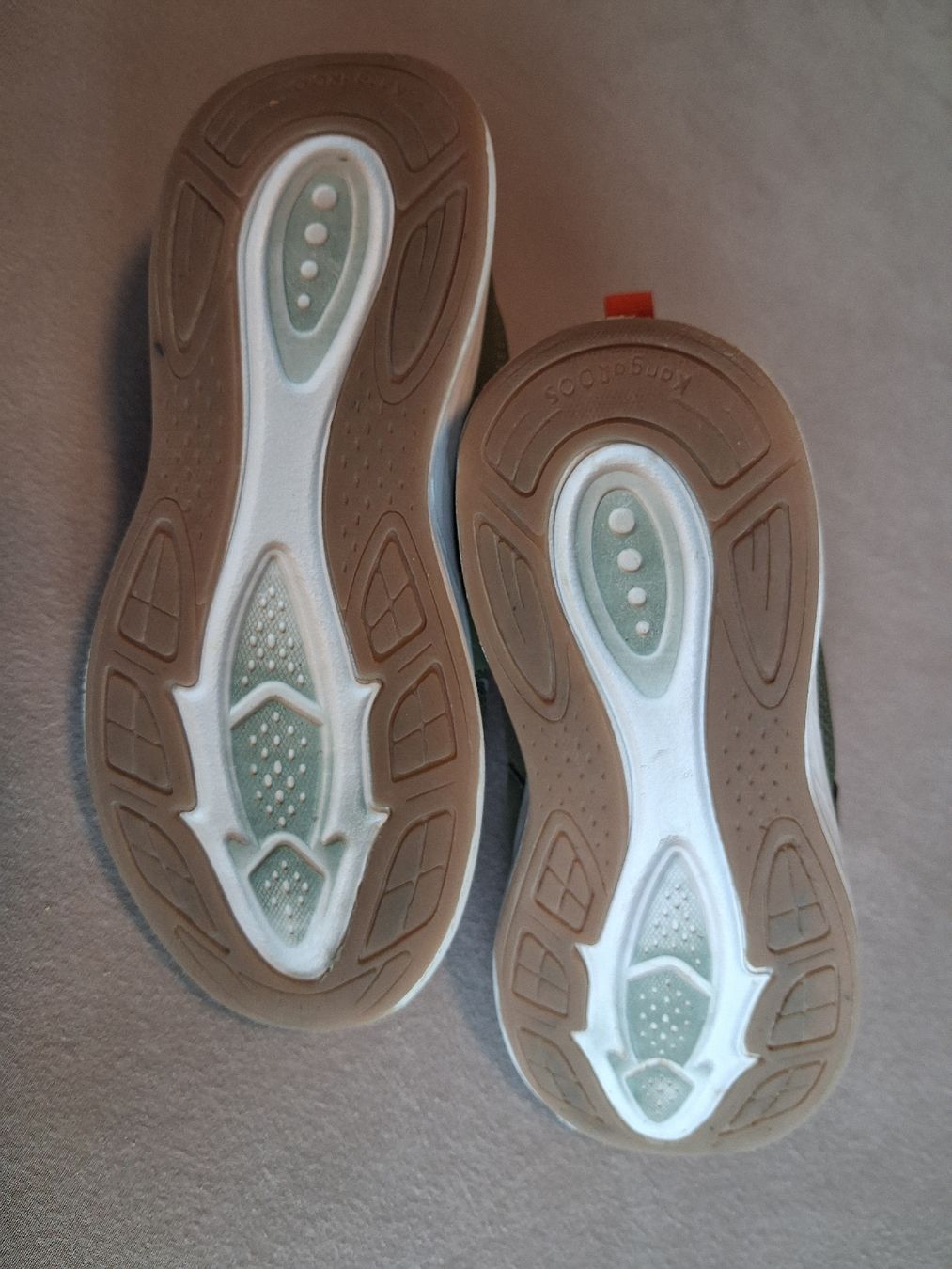 Schuhe für Jungen: Hallenschuhe Gr. 31 KangaROOS – Gebraucht aus Orvin von Mi-Re-22 1