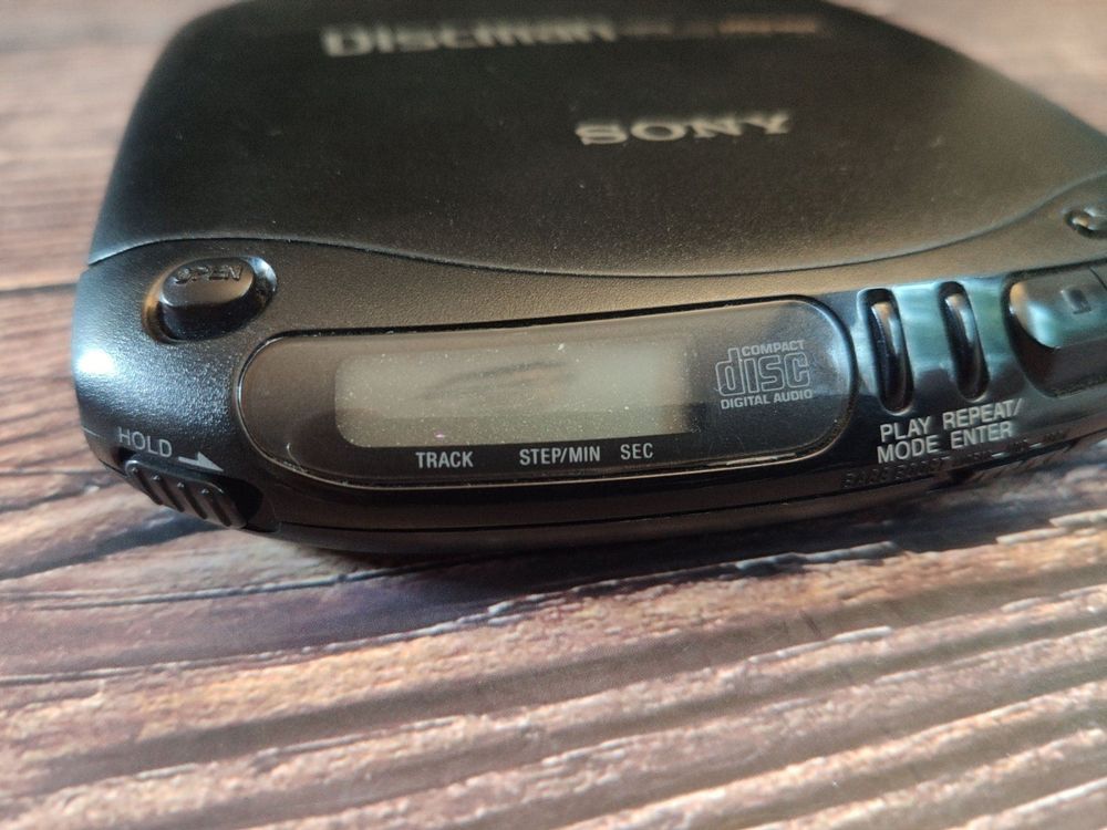 Sony Discman CD Compact Player D-133