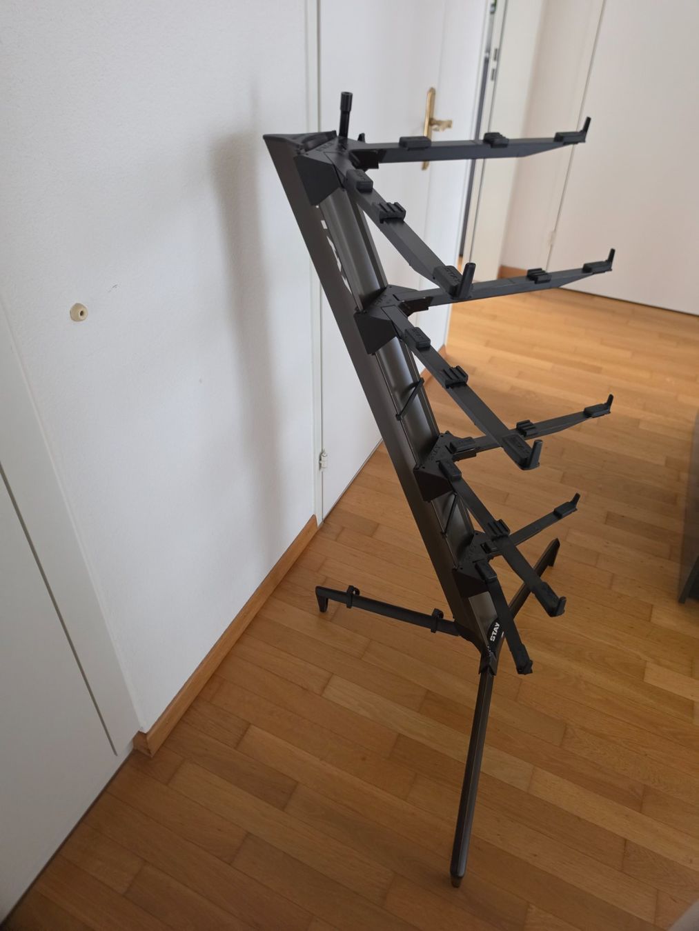 Instrumenten-& Notenständer: Stay Keyboard Stand Tower Black mit zwei extra Armen – Gebraucht aus Rotkreuz von dryan 1