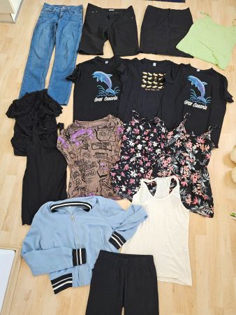 Kleiderpaket Grösse S, wenige Teile XS