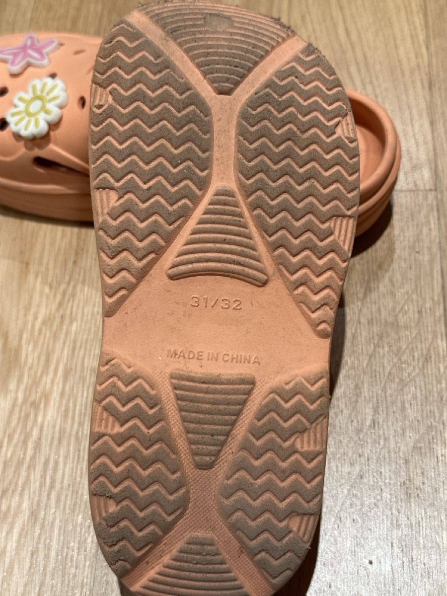 Crocs Scarpe per ragazze: Peach Clogs with Flower & Starfish Charms - Size EU 39 – Usato da Zumikon venduto da don_2sy6 2