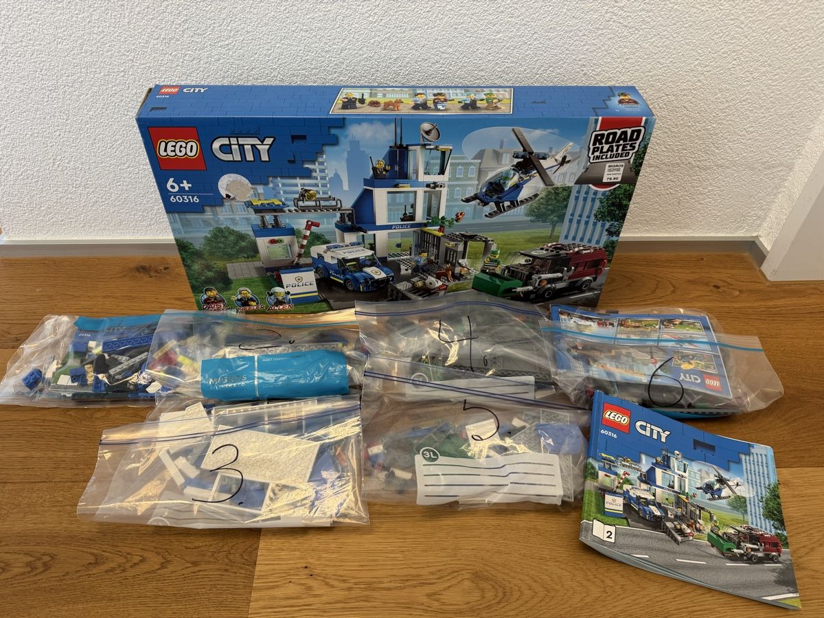 Lego Giocattoli: LEGO Polizeistation 60316 – Usato da Härkingen venduto da Muelli7 2