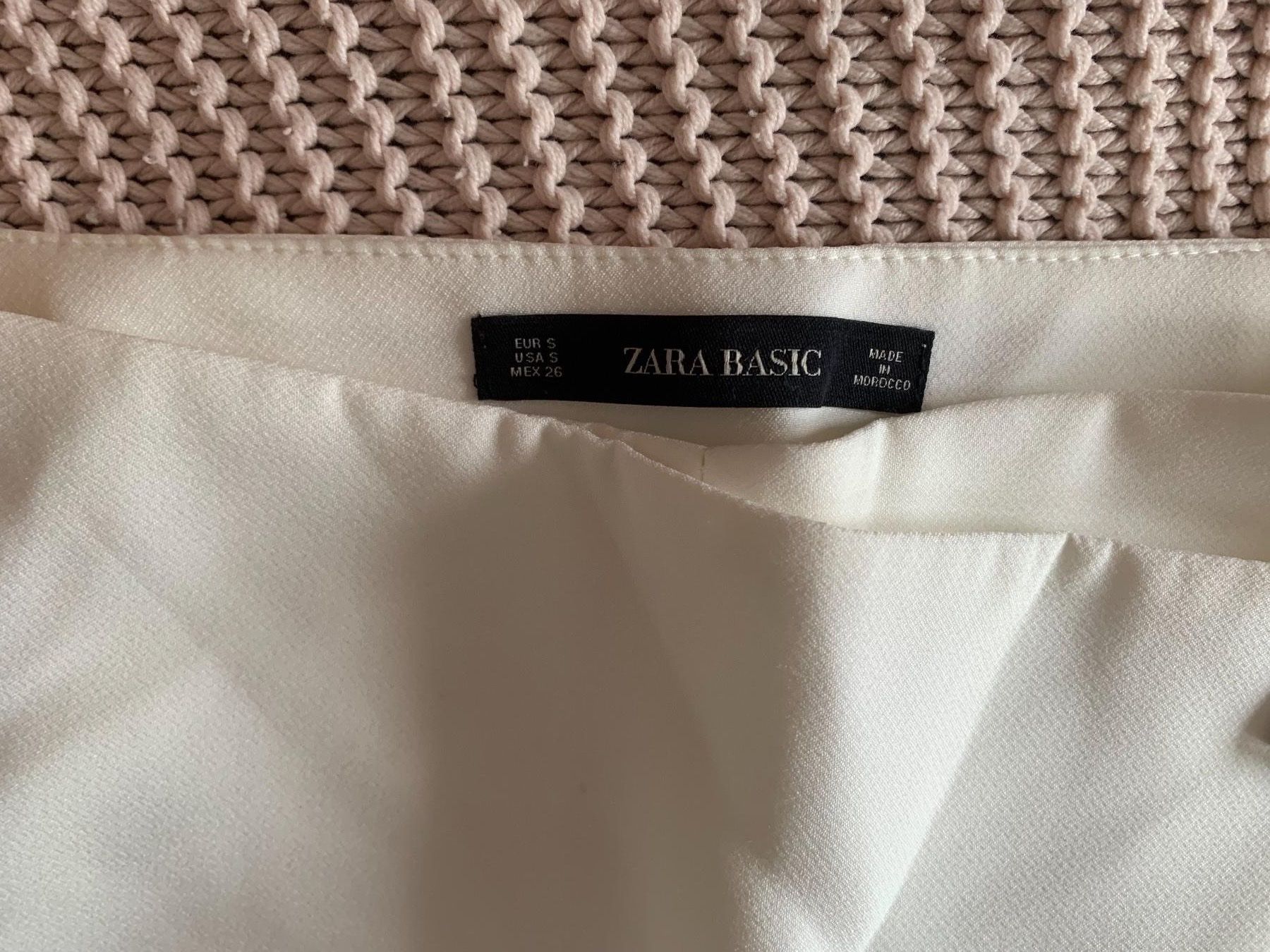 Zara Gonne: Jupe short blanc chic – Usato da Montreux venduto da Iza_81199 2
