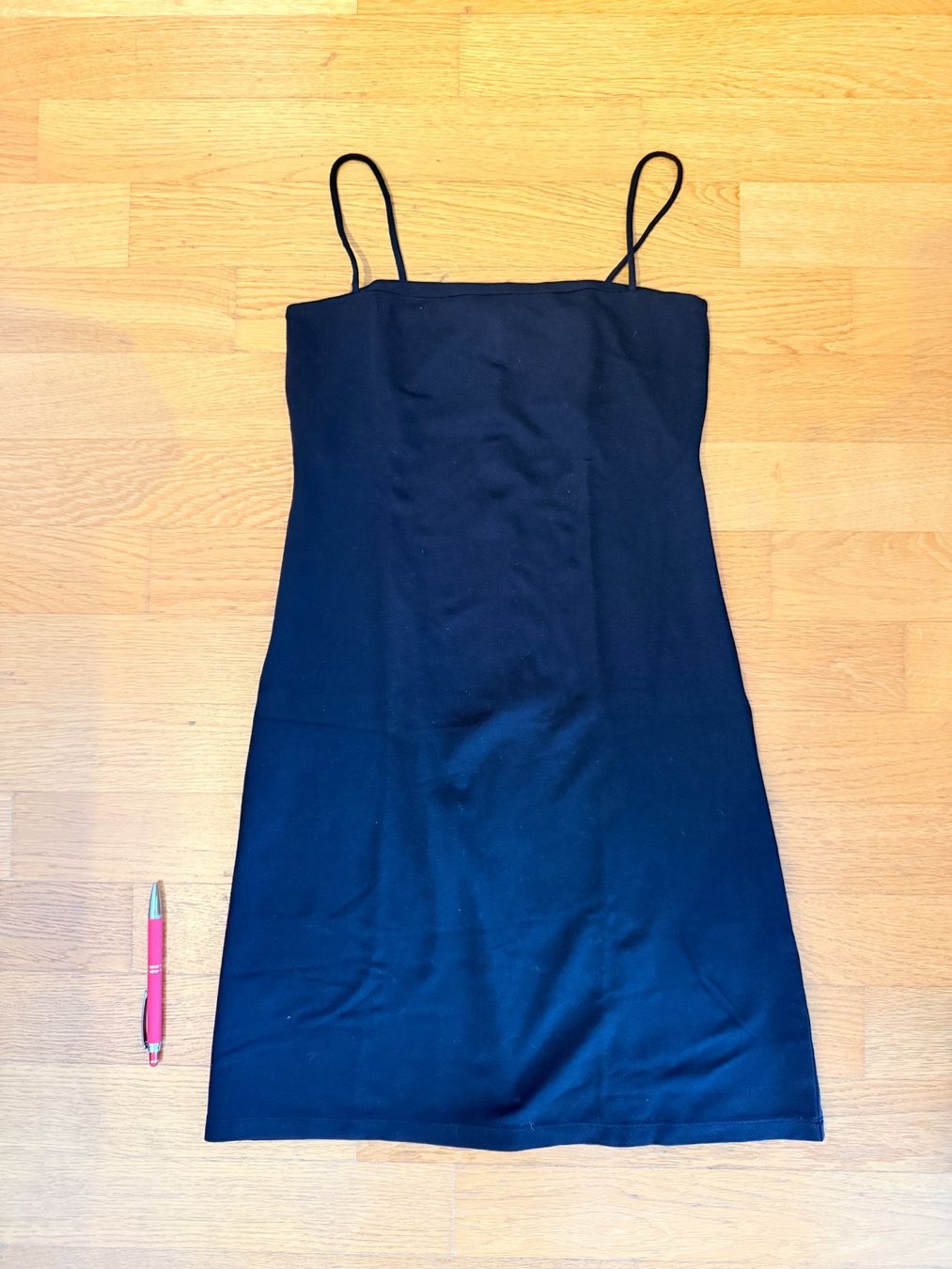 H&M Robes: Petite robe noire H&M – Neuf (Voir description) à St-Sulpice VD par rit_h8vk