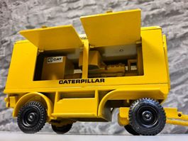 Zeppelin Stromaggregat mit Caterpillar Motor Generator 1:50