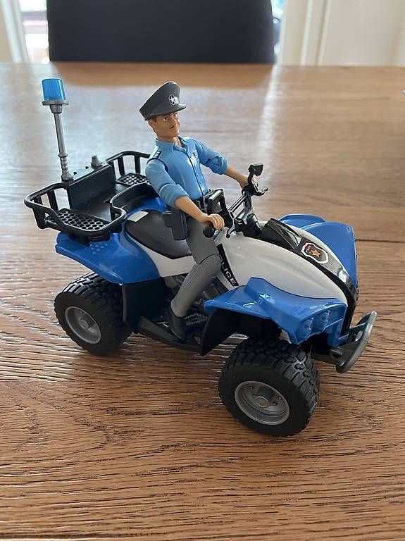 Statuette: Polizeiquat – Usato da Bellach venduto da Sugus021
