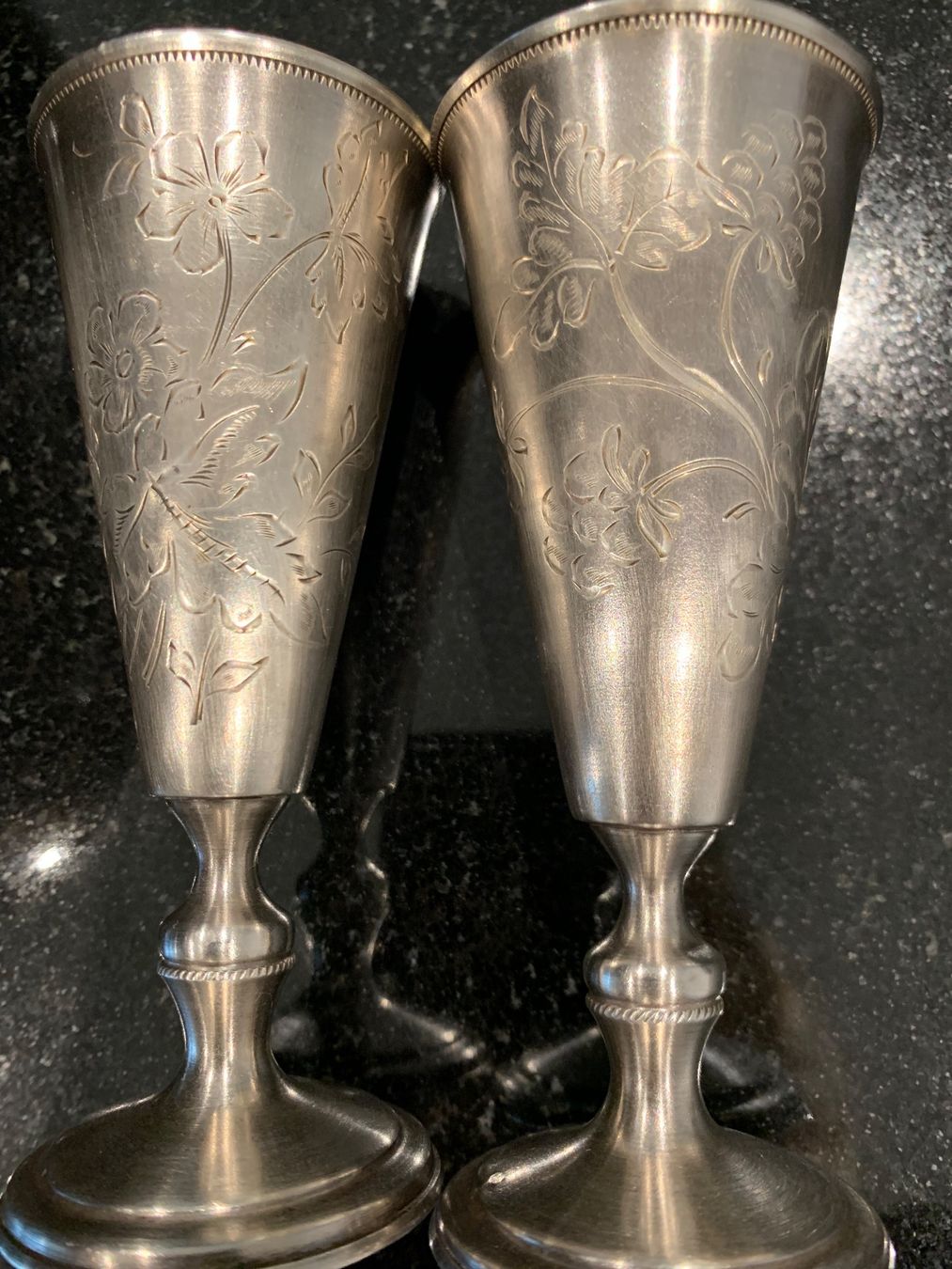 Set di piatti: Becher aus Silber – Usato da Lengnau venduto da Zhanna110267