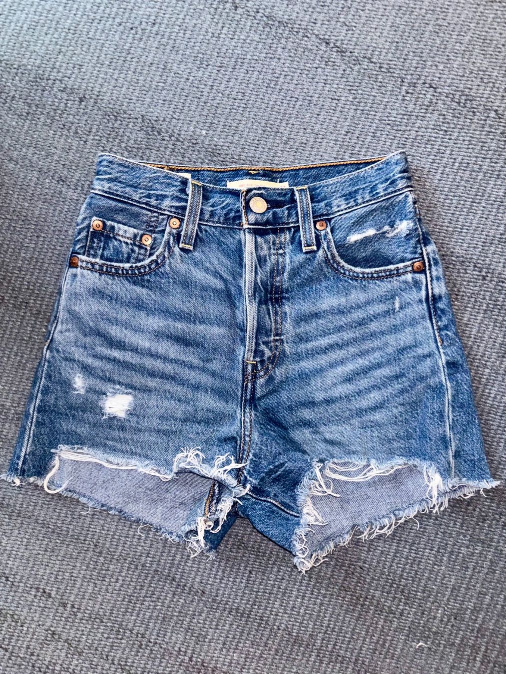 Levi's Jeans: Levi Ribcage Shorts 23 – Usato da Arlesheim venduto da schnsel