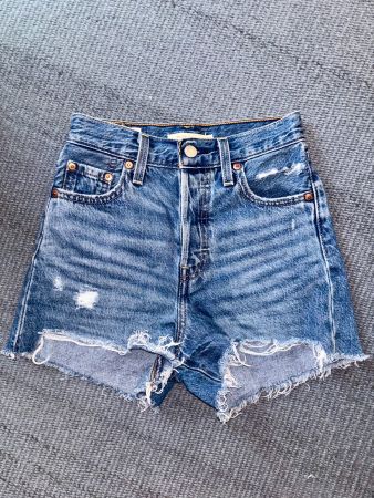 Levi Ribcage Shorts 23