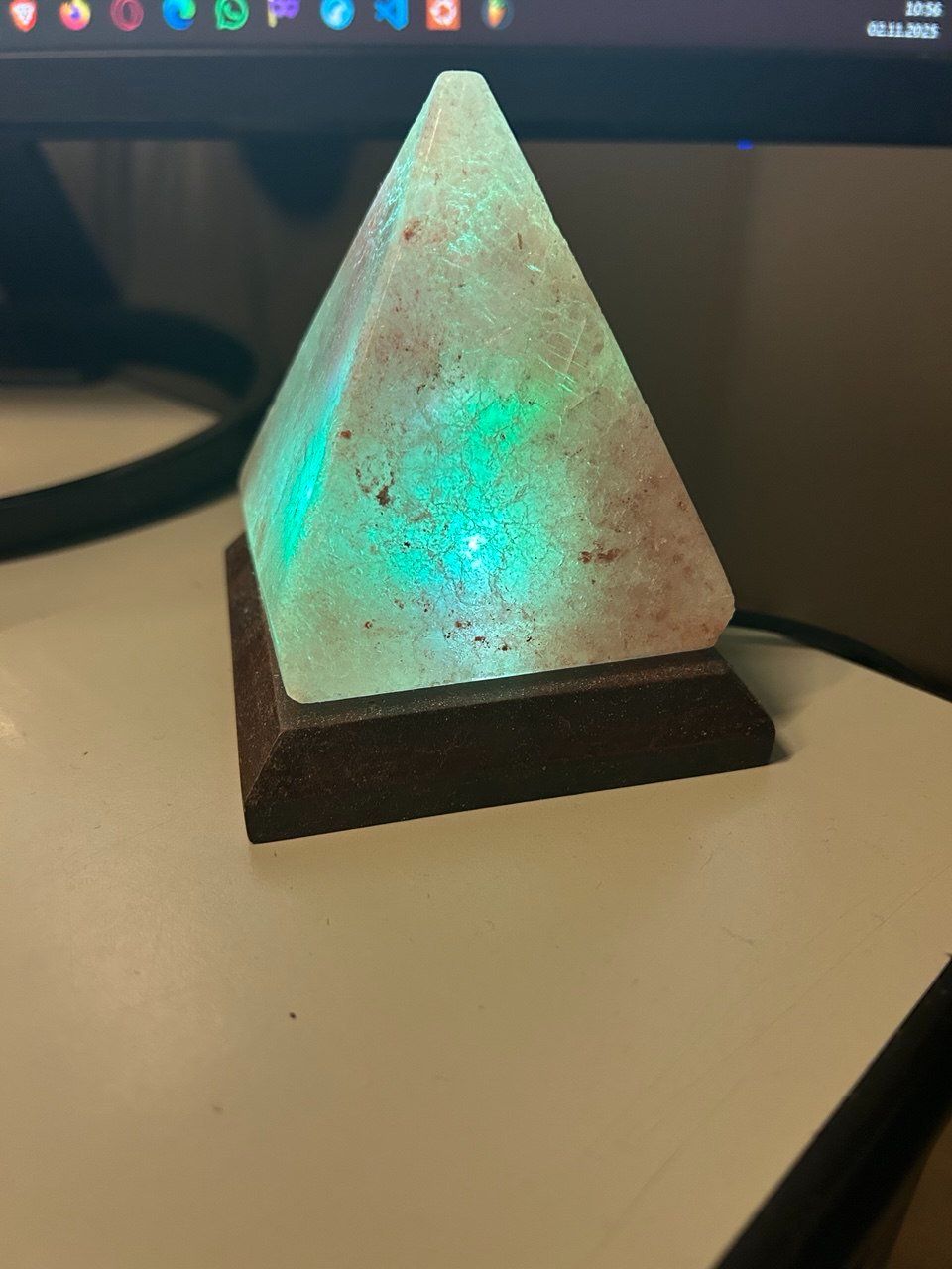 Lampade: Lampada Piramide Multicolore USB – Usato da Giubiasco venduto da LorisVale 2