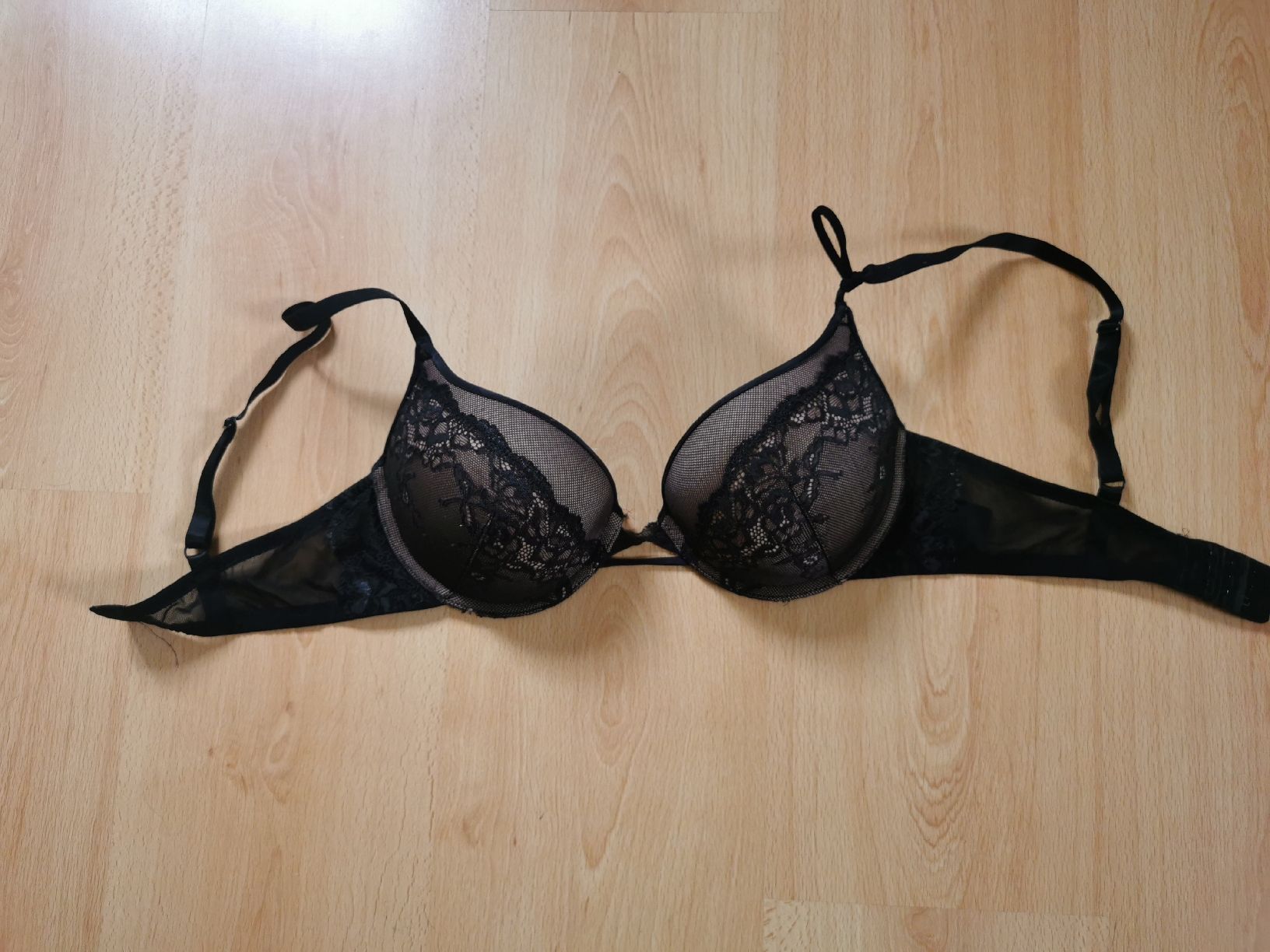 Sonstige Unterwäsche: Schöner schwarzer Push-Up BH mit Spitze, Grösse 80D – Neu (gemäss Beschreibung) aus Balsthal von Leila_Luna