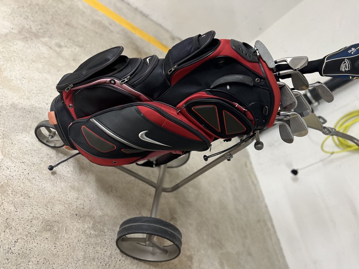Nike Taschen: Golfbag Nike rot schwarz – Gebraucht aus Nürensdorf von romano_a 1
