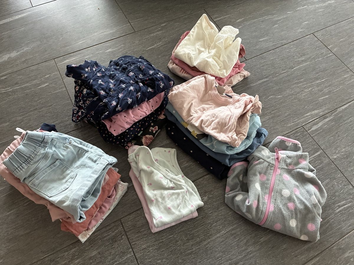 Ensembles coordonnés: Mädchen Kleiderpaket, Gr. 92, 22-teilig – D'occasion à Muhen par Sally203