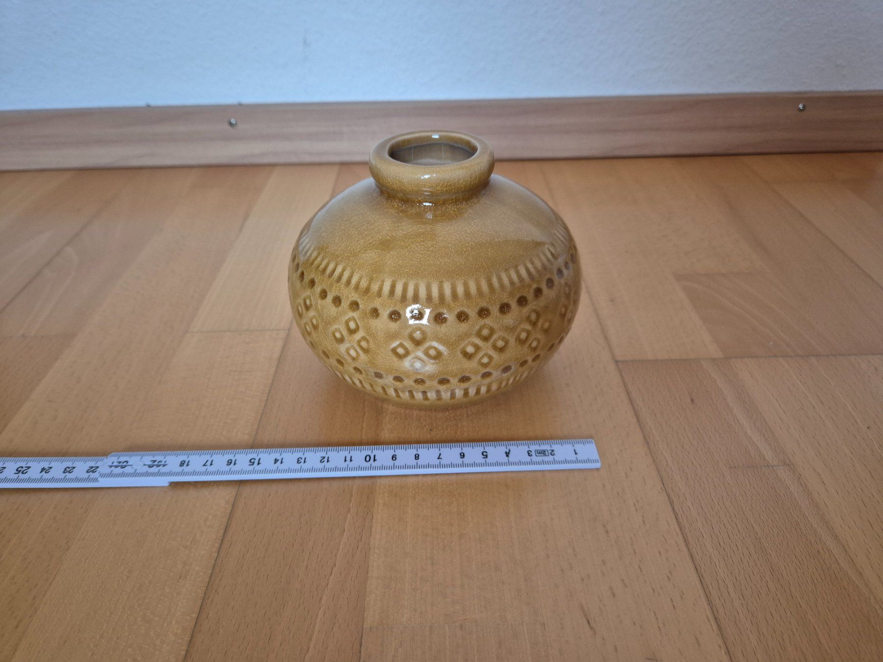 Vase & Récipients: Kleine Keramikvase mit Muster, H 12 cm – D'occasion à Wallisellen par aotearoa01 1