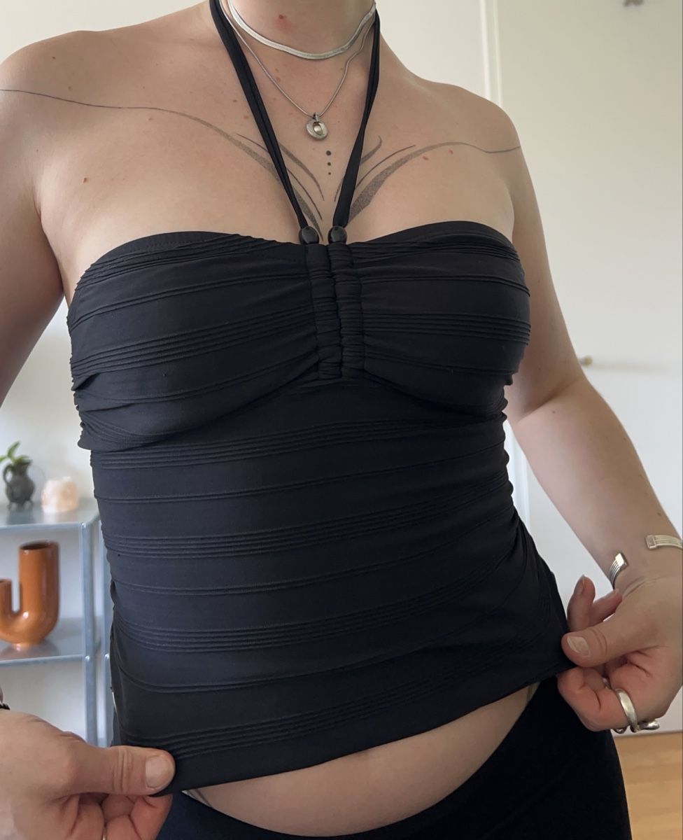 Top: Schwarzes Top Neckholder – Usato da Aesch BL venduto da noe_xz5r