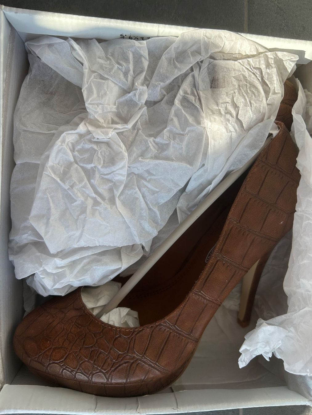 Damenschuhe: Spot ON Damen High-Heel-Stiefelette Grösse 39 – Neu und originalverpackt aus Pratteln von Miki_ 4