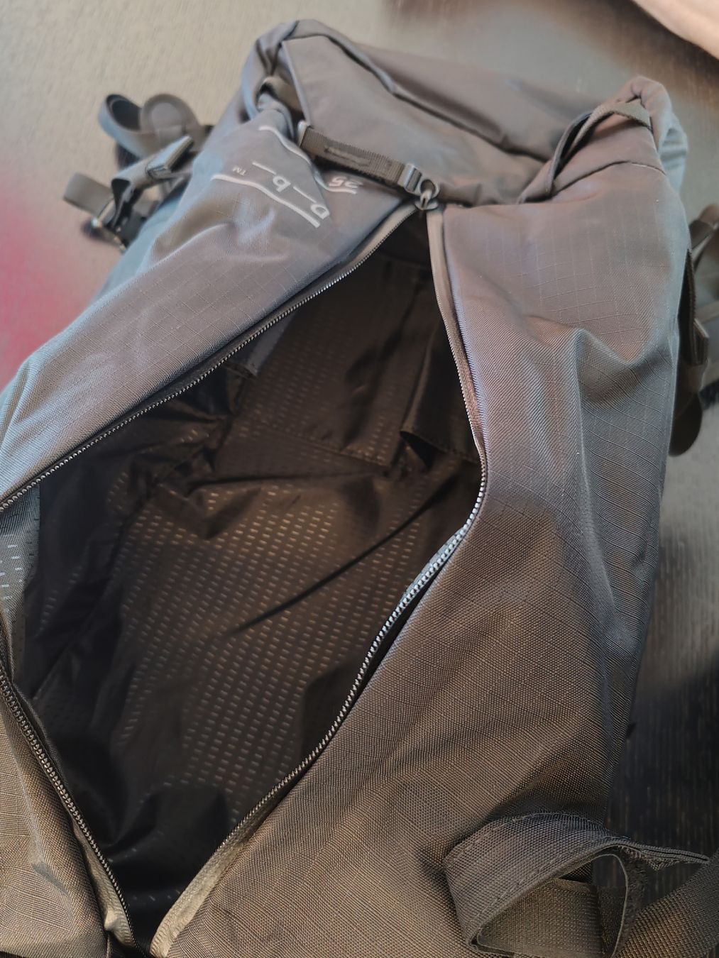 Zaini: D_b_ Snow Pro Backpack 25 L - Neu – Nuovo e nell'imballaggio originale da Bern venduto da PrettyGood 2