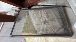Fenster mit Gitter zu verkaufen