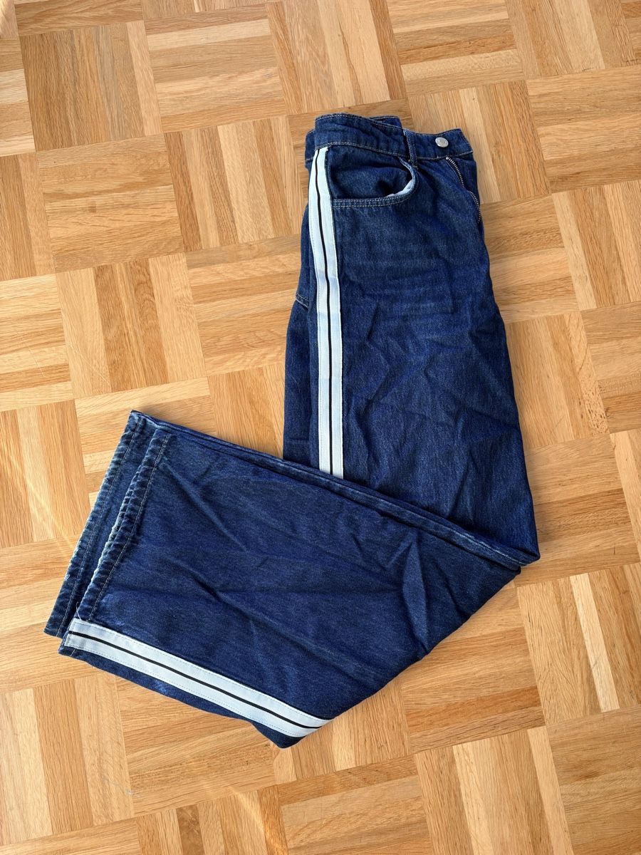Tally Weijl Jeans: Jeans mit weissem Streifen – Neu (gemäss Beschreibung) aus Herzogenbuchsee von Gd.5