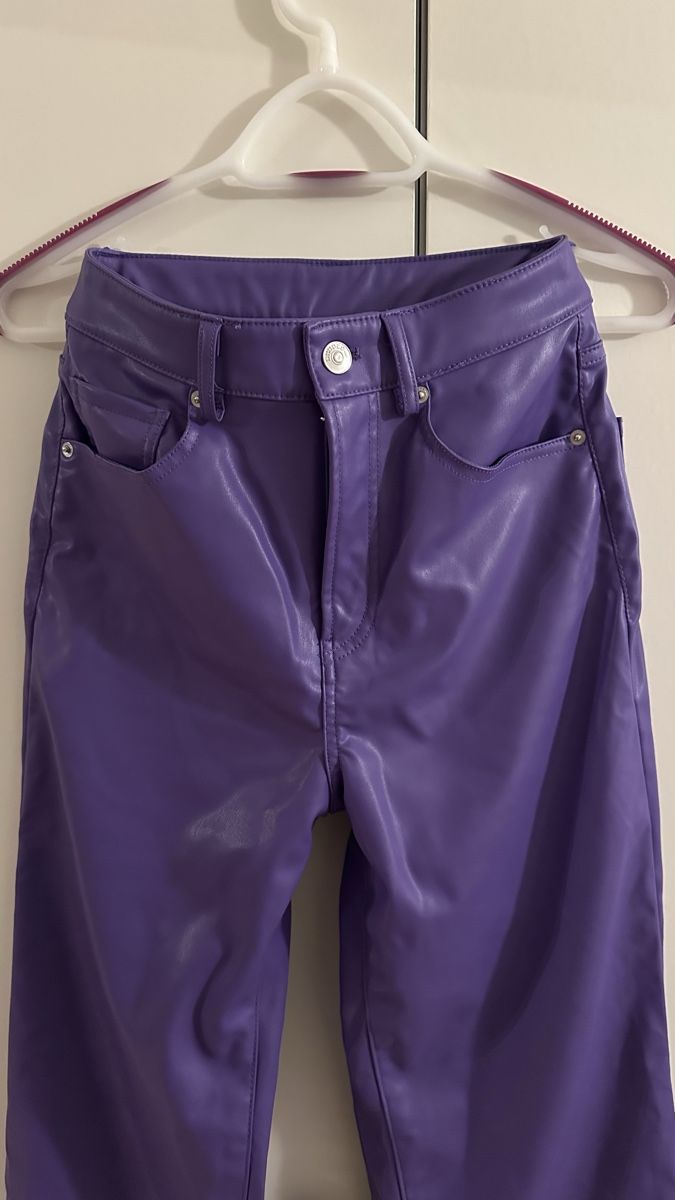 Pantaloni: Lila Kunst Lederhose Divided Gr. 32 – Usato da Jonen venduto da BMWE369 4