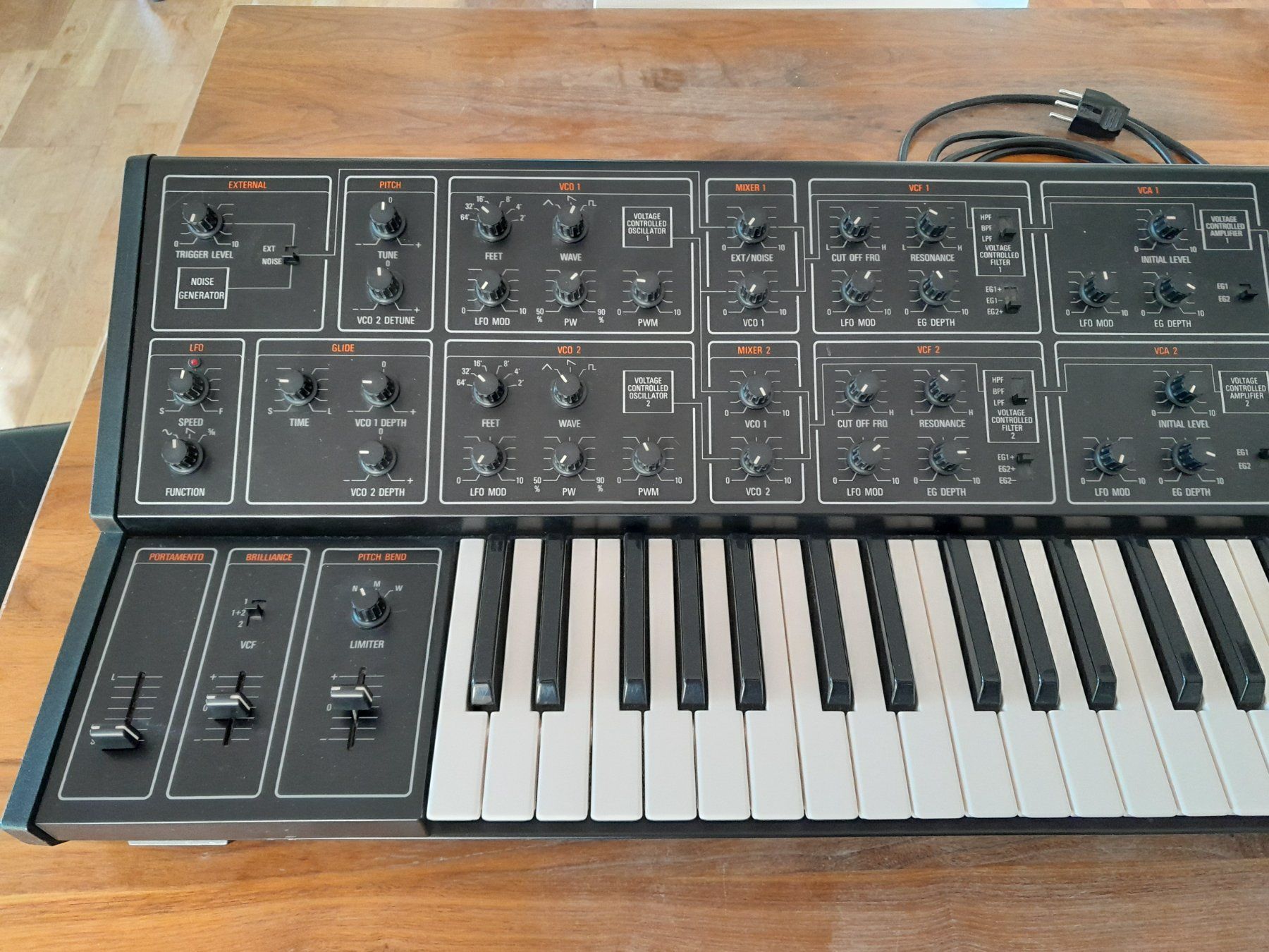 Yamaha Strumenti musicali: YAMAHA CS15 SYNTHESIZER – Usato da Vevey venduto da Aveelu 1