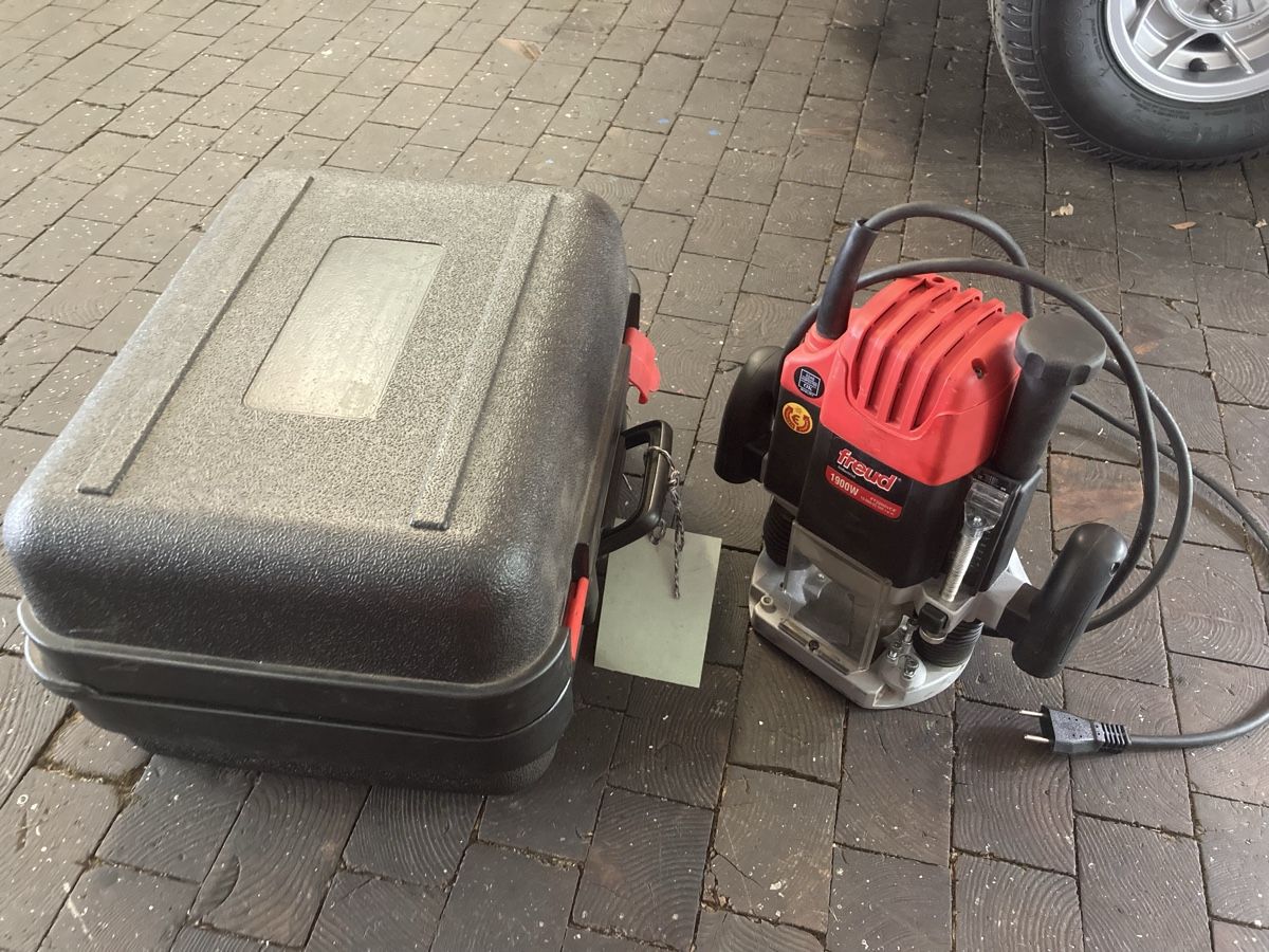 Tutte le macchine: Fraiseuse défonceuse Freud FT2200VCE 1900W – Usato da Romanel-s-Lausanne venduto da MG_IG_PN 1