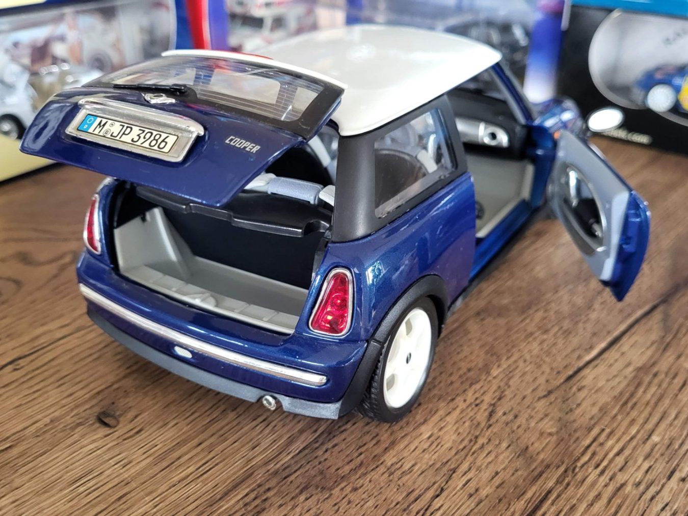 Bburago Modellautos: Mini Cooper 2001 1:18 Bburago – Gebraucht aus Rothrist von Juana5 4