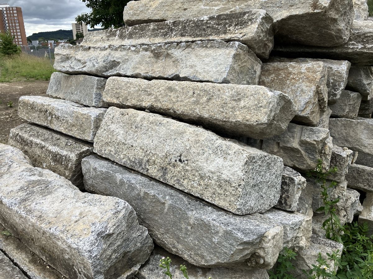 Pietre & tegole: Granitsteine – Usato da Selzach venduto da Gart-Nig 5