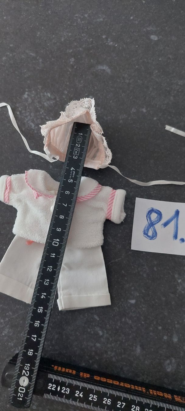 Case e mobili per bambole: Puppenstuben Puppenkleidchen  – Usato da Muri AG venduto da nindo1 9