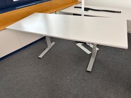 Bürotisch elektrisch höhenverstellbar (Sitz-/Stehtisch)
