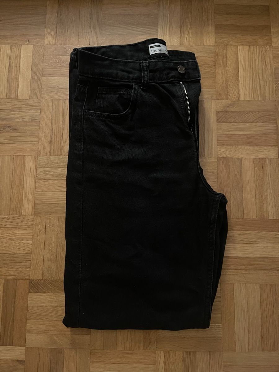 Bershka Jeans: Schwarze Jeans, neuwertig, Grösse 36 – Usato da Binningen venduto da zoemaya 1