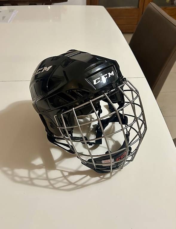 Ccm Caschi: Casque hockey avec cage CCM – Usato da Chêne-Bourg venduto da bro_z9y6