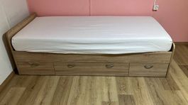 Bett mit Schubladen