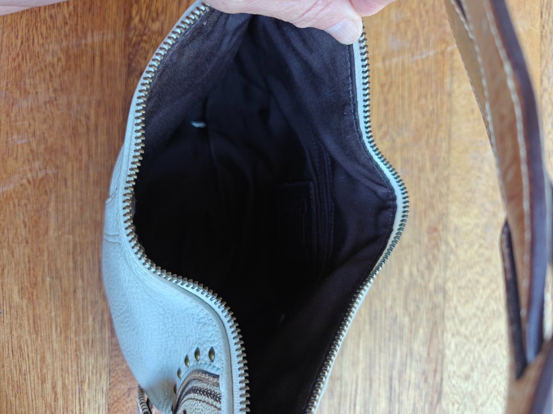 Coach Borse da donna: Vintage Coach ivory leather Soho grommet stud Hobo purse bag – Usato da Geneve venduto da readycat 4