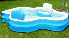 Grande piscine-pataugeoire pour enfants