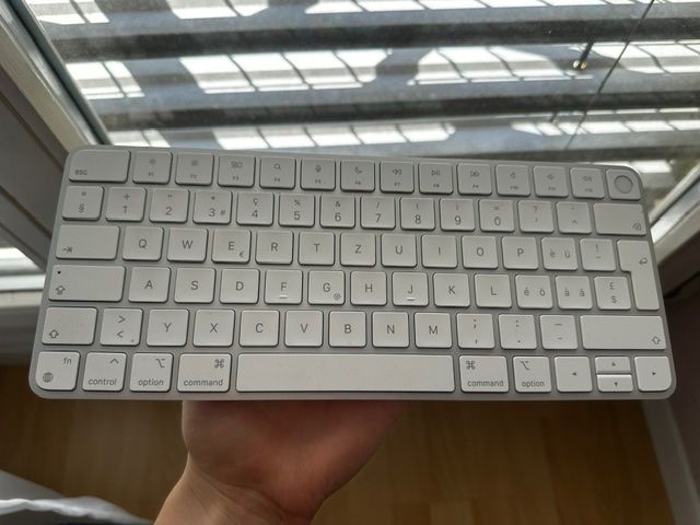 Apple Tastiere: Apple Magic Trackpad & Magic Keyboard mit Touch ID – Usato da Luzern venduto da Ser_W 2