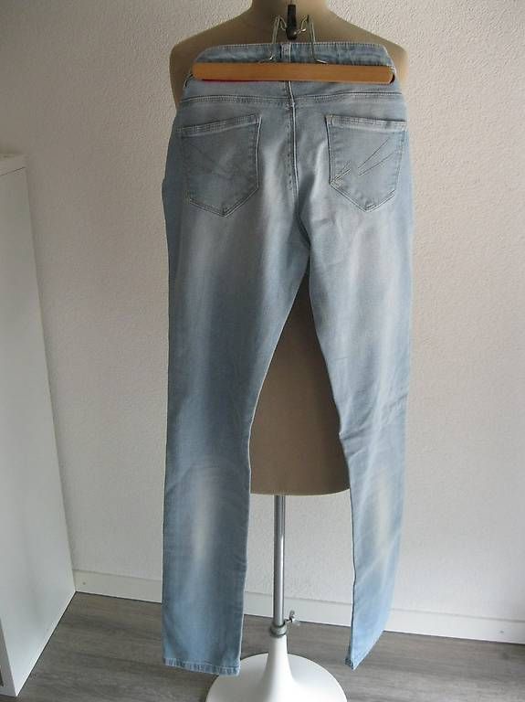 IKKS Jeans: jeans "Ikks" taille 26 – Usato da vouvry venduto da -tivoli- 1