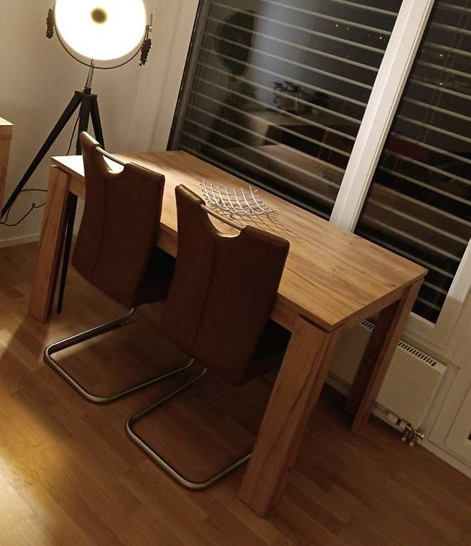 Tavoli: Holztisch zu verkaufen – Usato da Luzern venduto da Lyn_xrq9