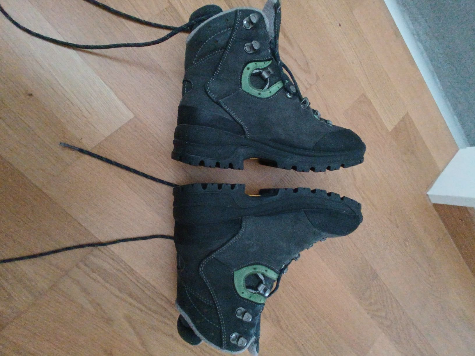 Lowa Herrenschuhe: Lowa Bergschuhe, Wanderschuhe 37.5 – Gebraucht aus Windisch von xnik3