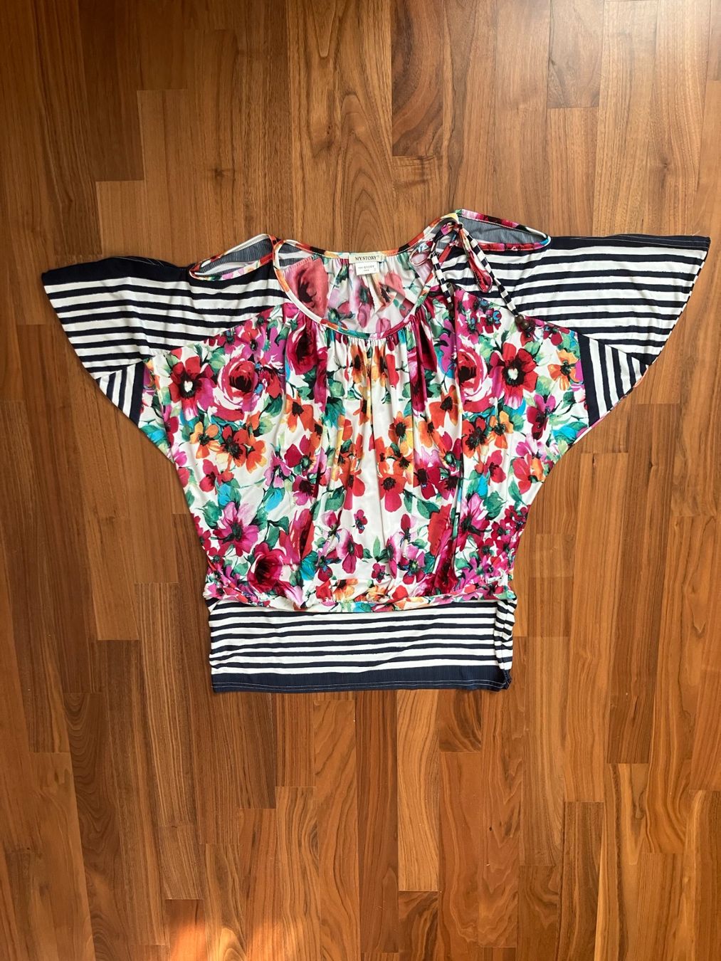 Top: Sommerliches Damen-Top mit Shoulder Cut-Outs – Nuovo (secondo la descrizione) da Allschwil venduto da Loreleyla 1